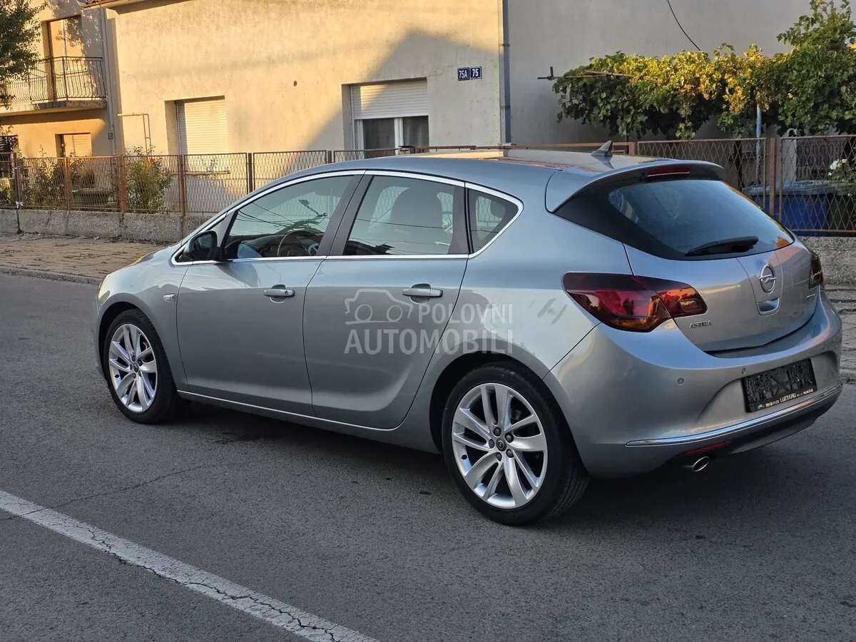 Opel Astra 2013 photo 5