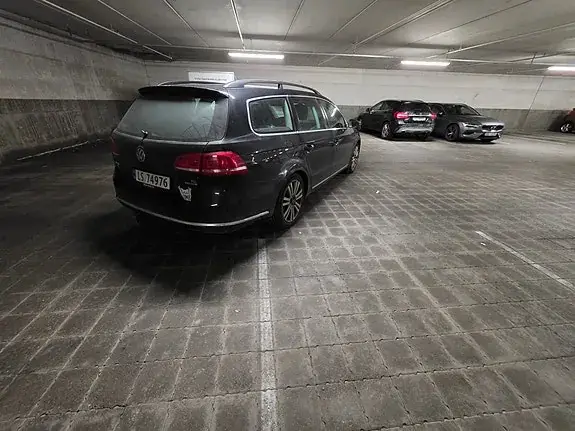 Volkswagen Passat 2011 photo 5