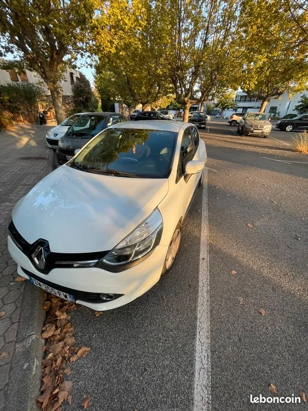 Renault Clio 2013 photo 2