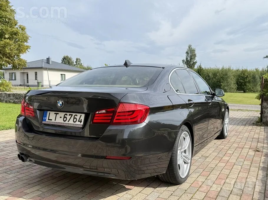 BMW F10 2010 photo 2