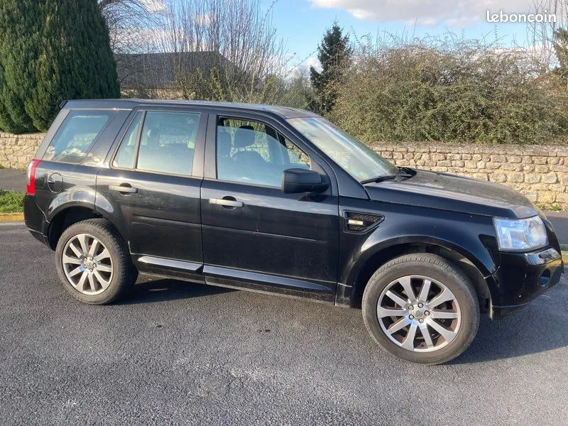 Land Rover Freelander 2010 photo 2