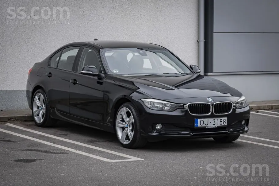 BMW 318 2012 photo 3