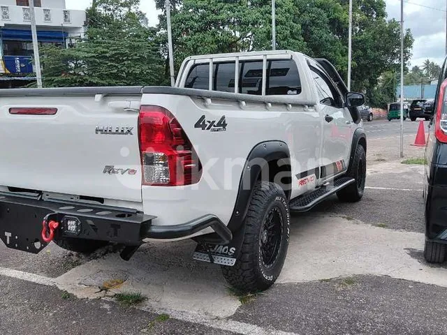 Toyota Hilux 2023 photo 4