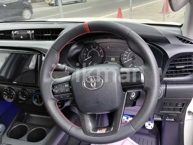 Toyota Hilux 2023 photo 3