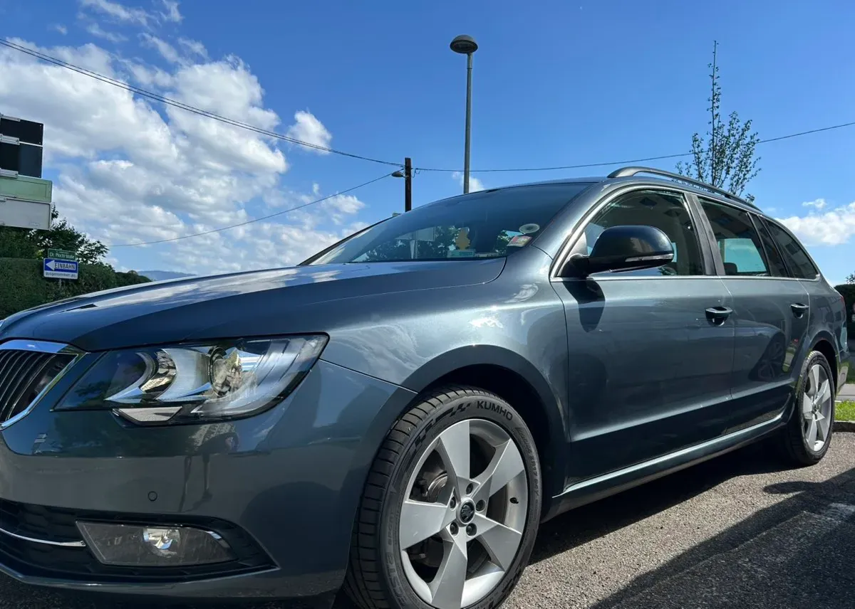 Skoda Superb 2015 photo 2