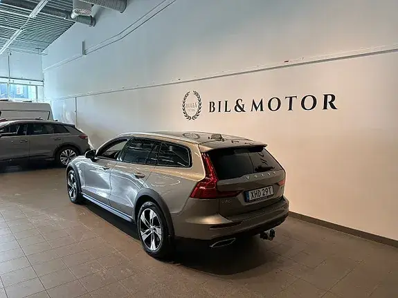 Volvo V60 Cross Country 2021 photo 3