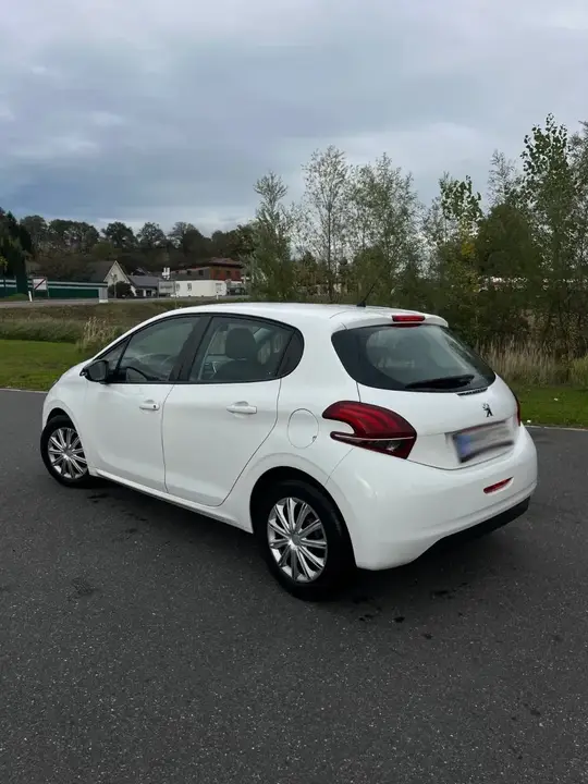 Peugeot 208 2018 photo 2