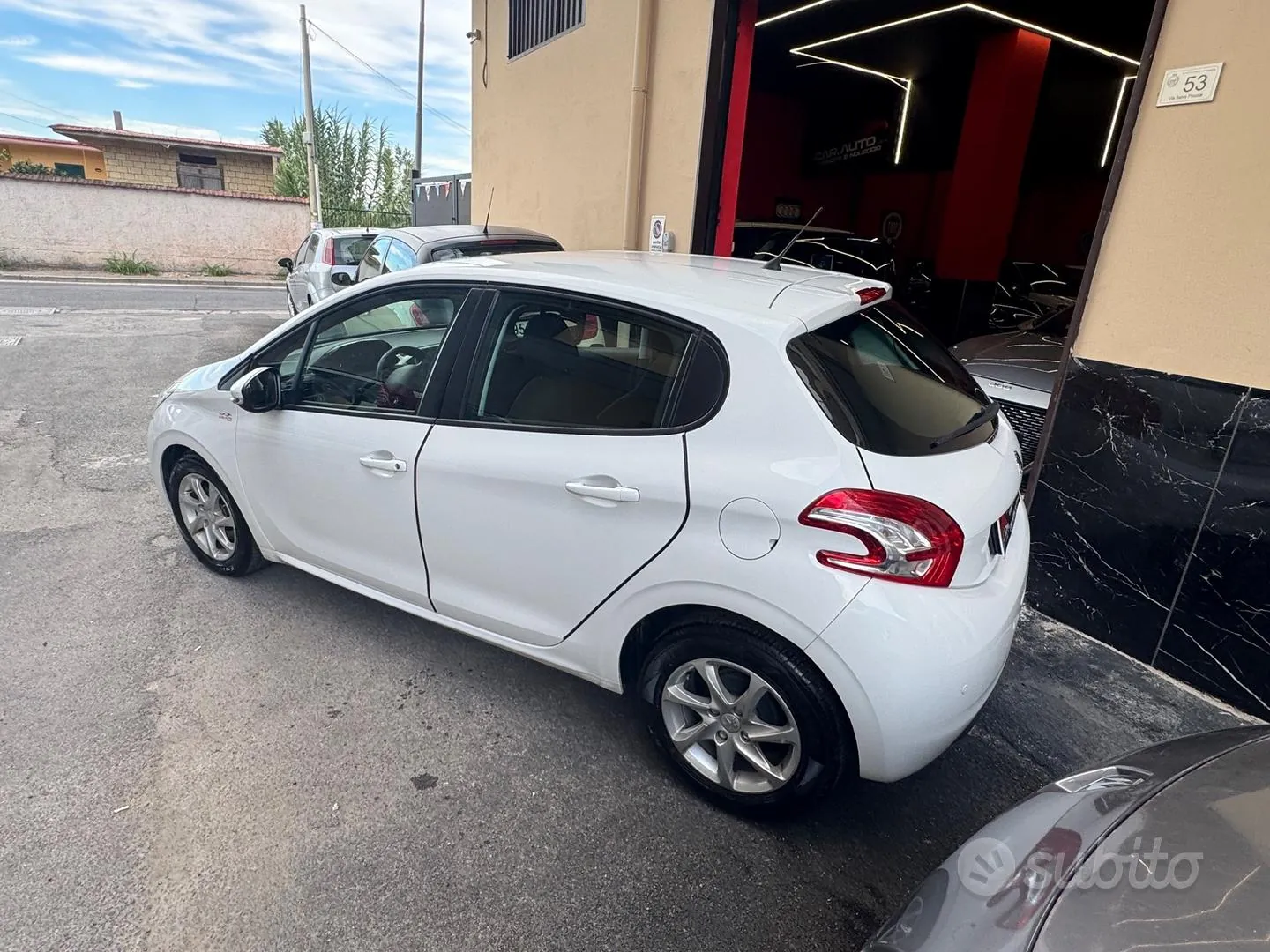 Peugeot 208 2015 photo 5