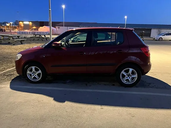 Skoda Fabia 2008 photo 2