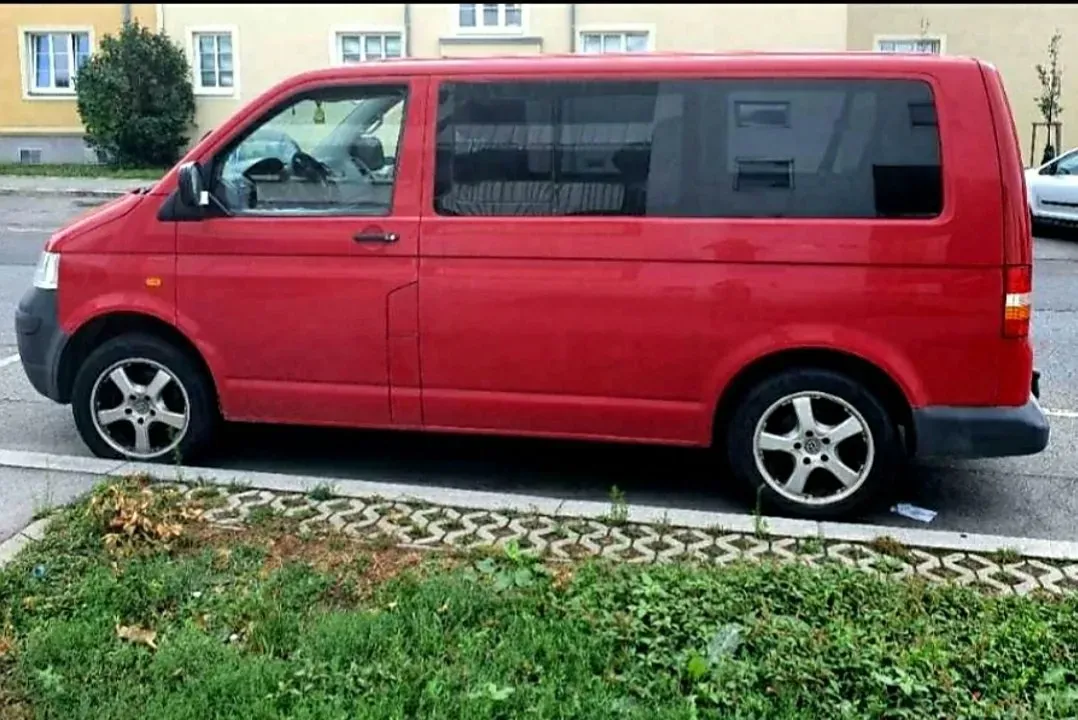 Volkswagen T5 2005 photo 2