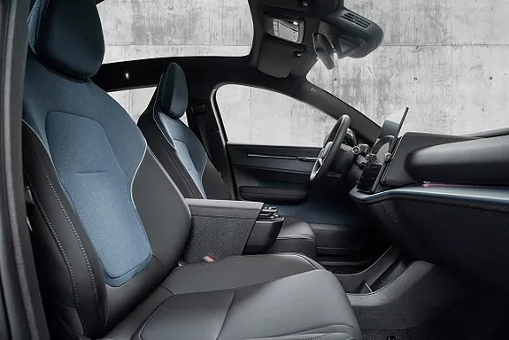 Volvo Ex30 2025 photo 2
