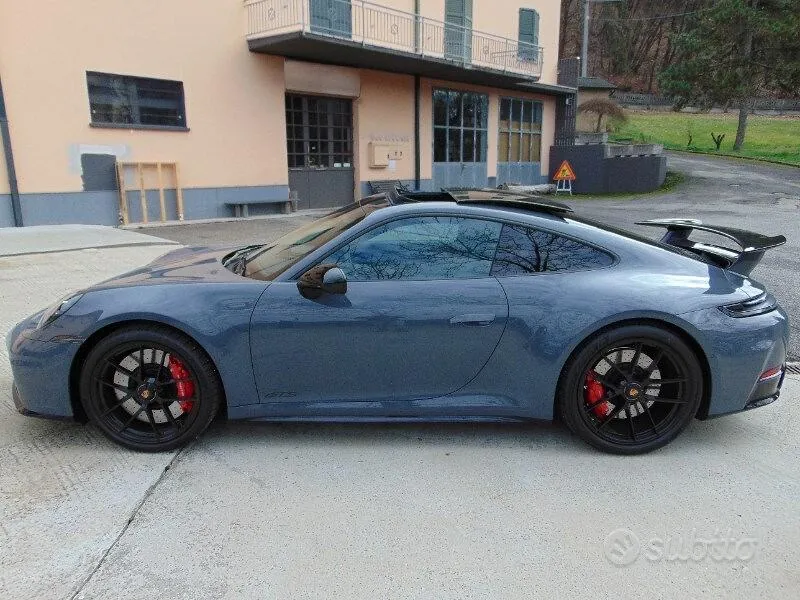 Porsche 911 2025 photo 2