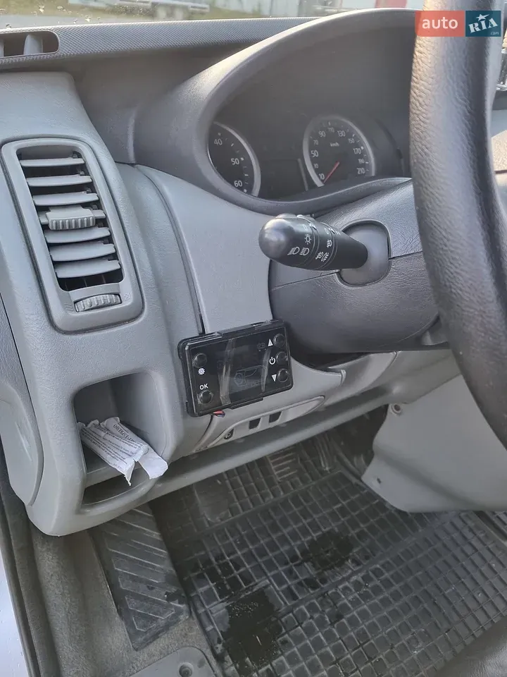 Renault Trafic 2012 photo 2