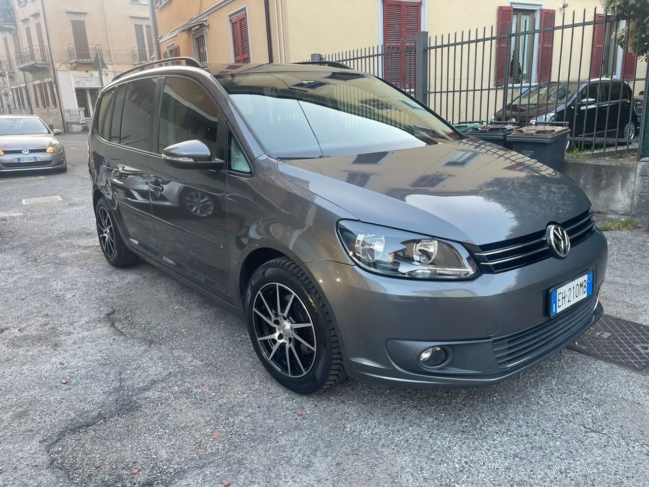 Volkswagen Touran 2011 photo 3