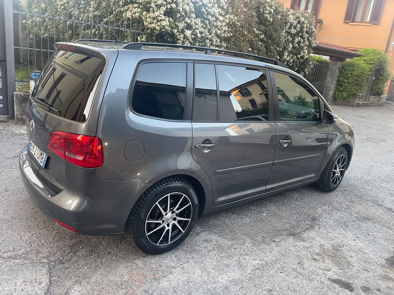 Volkswagen Touran 2011 photo 4