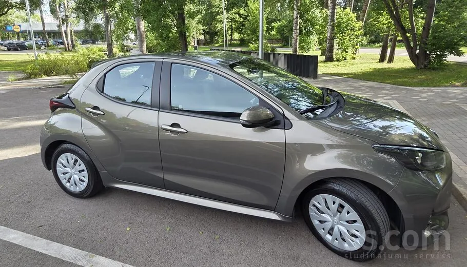 Toyota Yaris 2021 photo 2