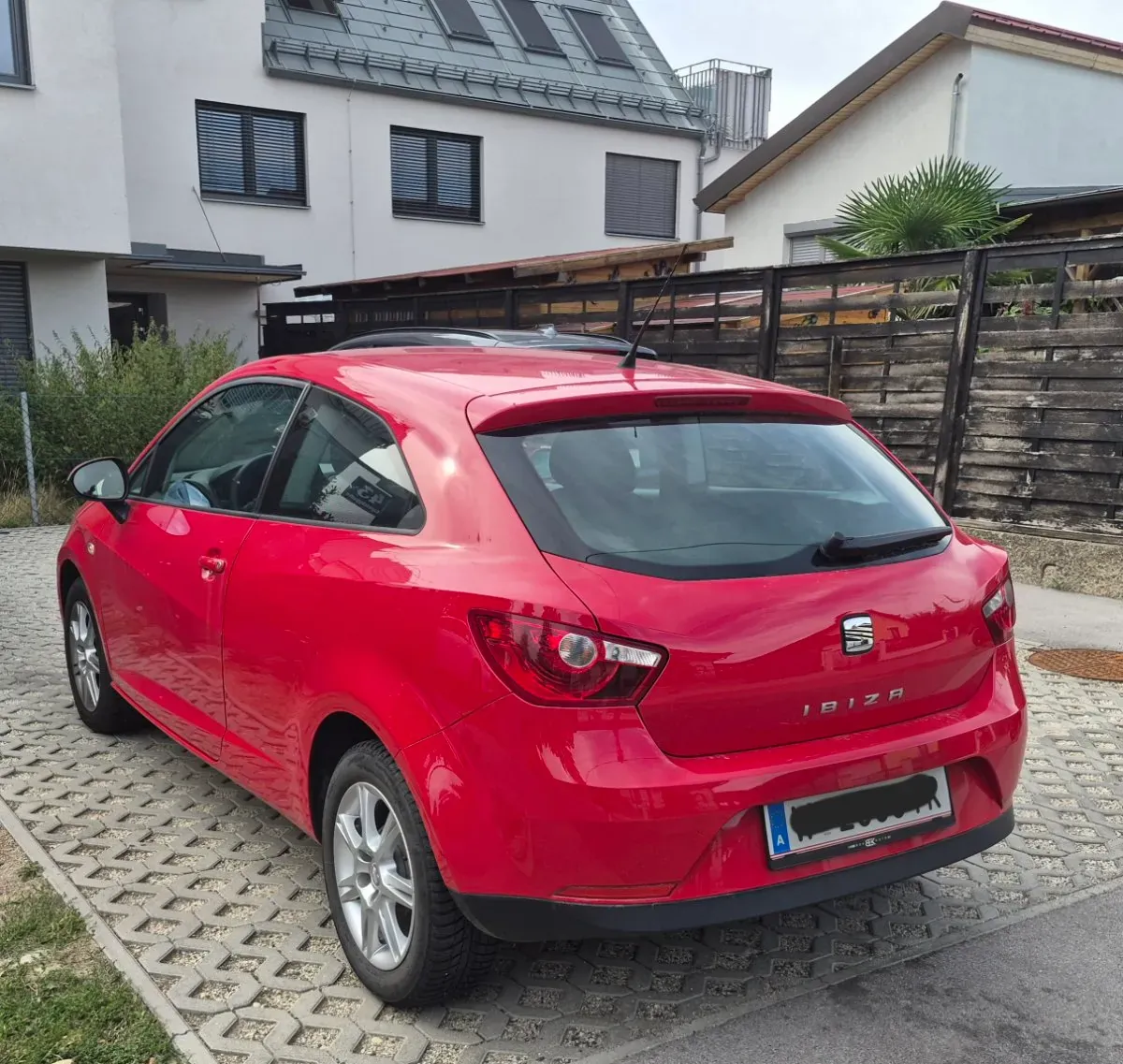 Seat Ibiza 2011 photo 2