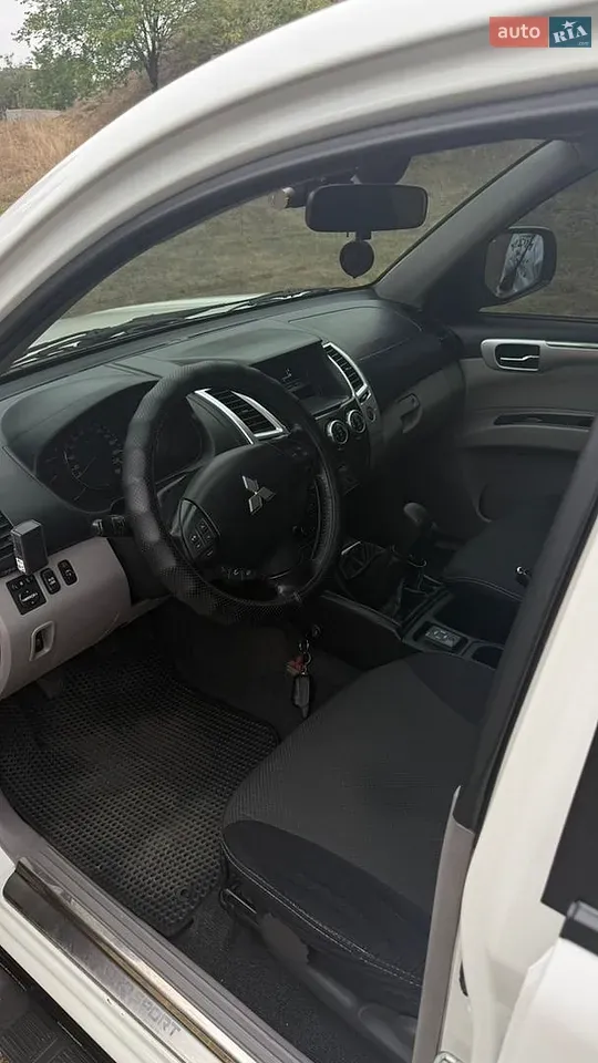 Mitsubishi Pajero Sport 2013 photo 5
