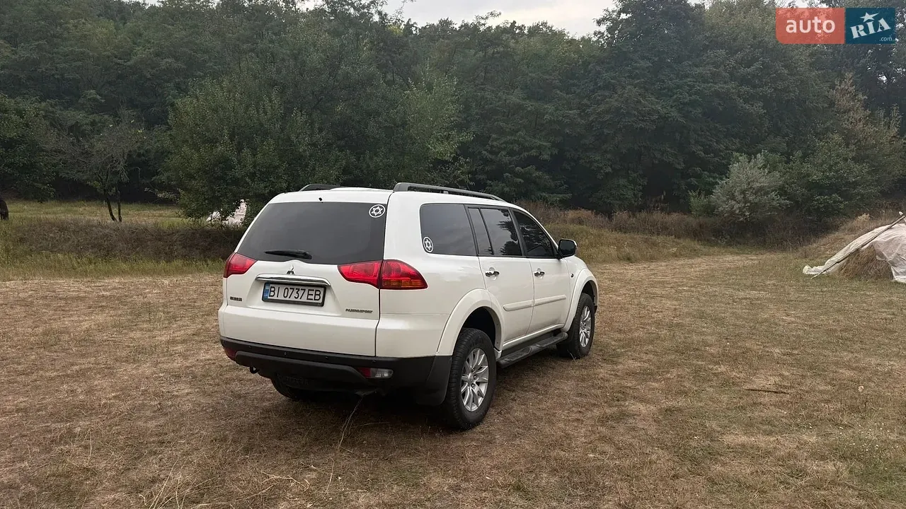 Mitsubishi Pajero Sport 2013 photo 3