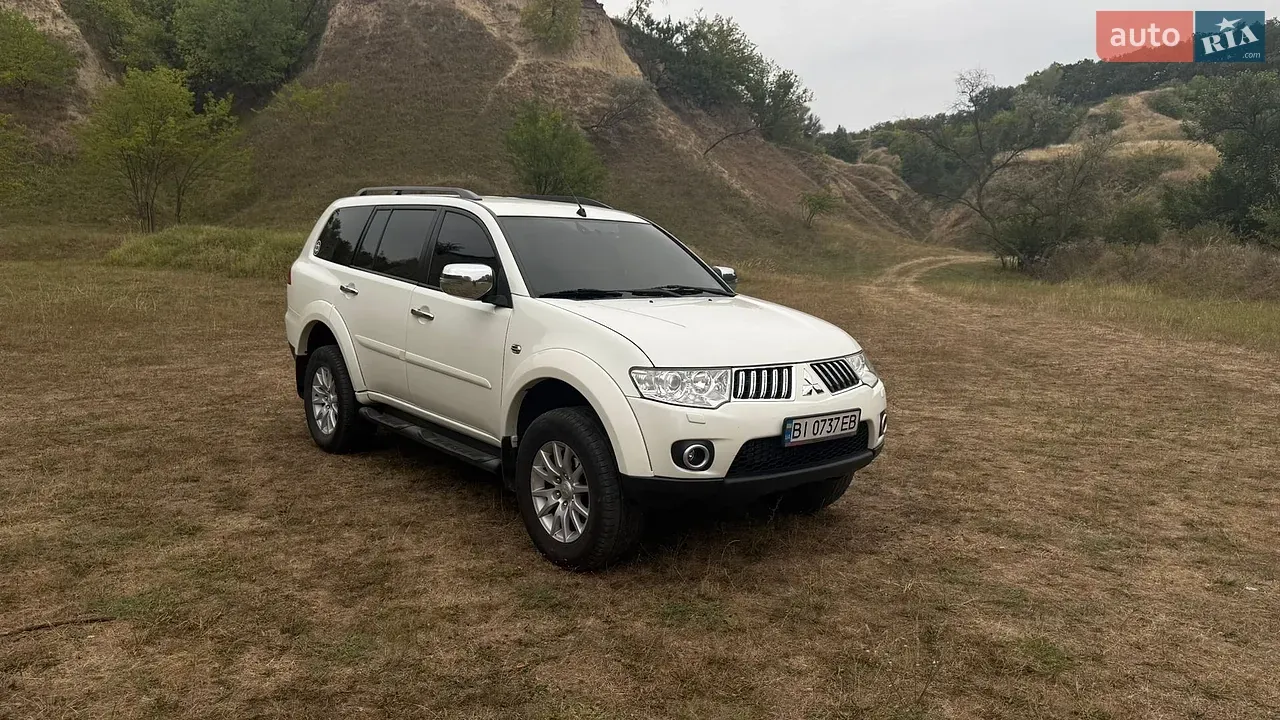 Mitsubishi Pajero Sport 2013 photo 2
