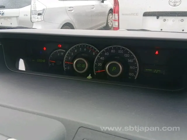 Toyota Noah 2012 photo 3