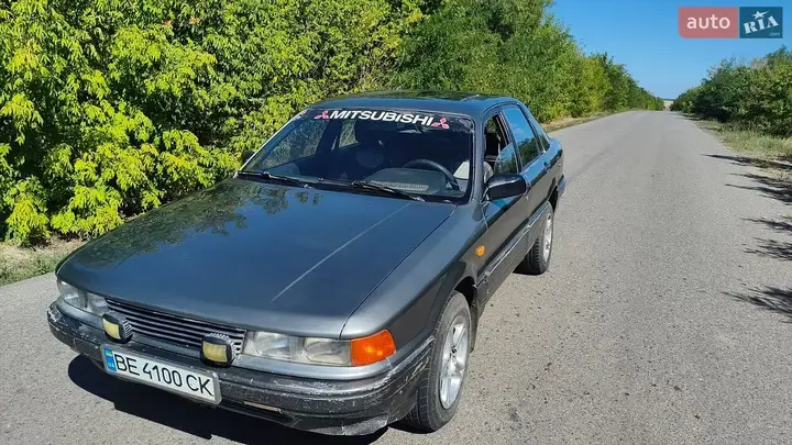 Mitsubishi Galant 1989 photo 4