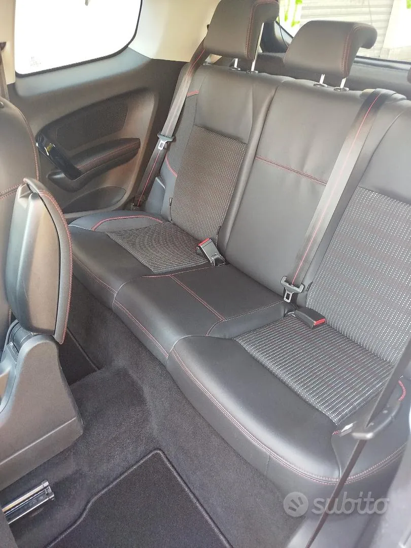Peugeot 208 2016 photo 3