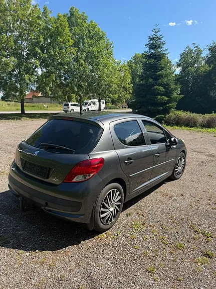 Peugeot 207 2011 photo 5