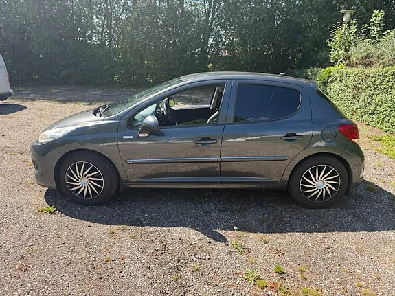 Peugeot 207 2011 photo 4