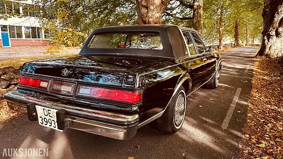 Chrysler New Yorker 1983 photo 5