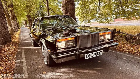 Chrysler New Yorker 1983 photo 3