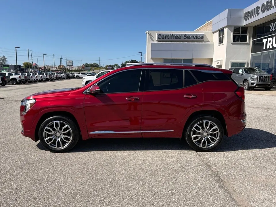 GMC Terrain 2024 photo 2