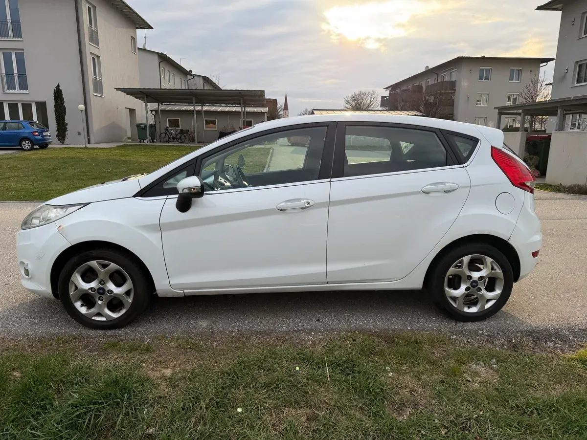 Ford Fiesta 2009 photo 3