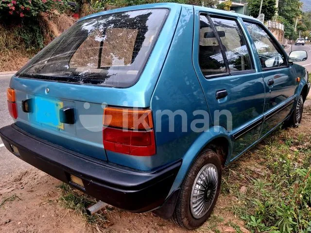 Nissan March 1988 photo 2