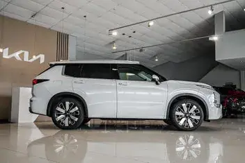 Mitsubishi Outlander 2026 photo 3