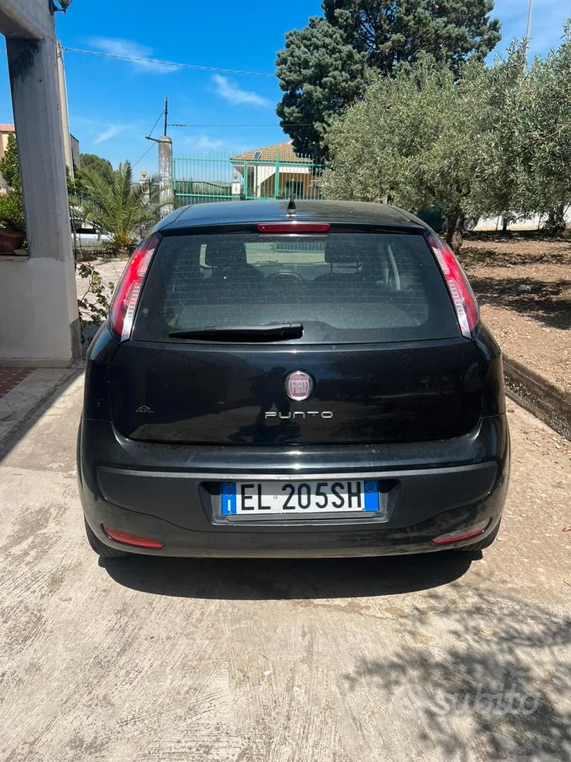 Fiat Punto Evo 2011 photo 2