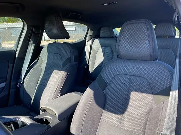 Polestar 2 2023 photo 3