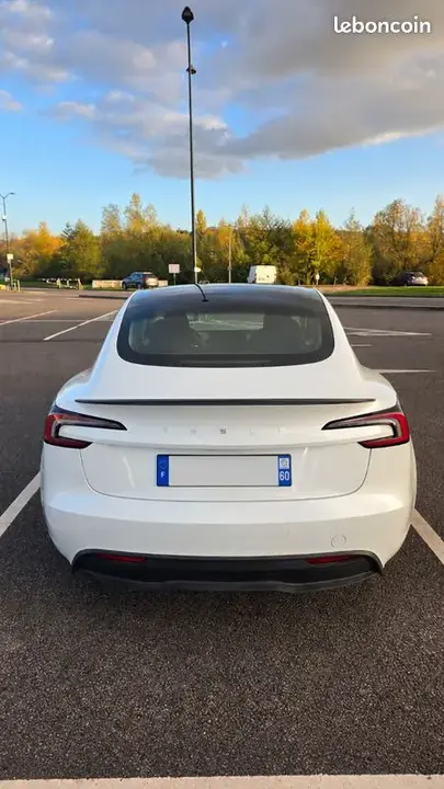 Tesla Model 3 2023 photo 3