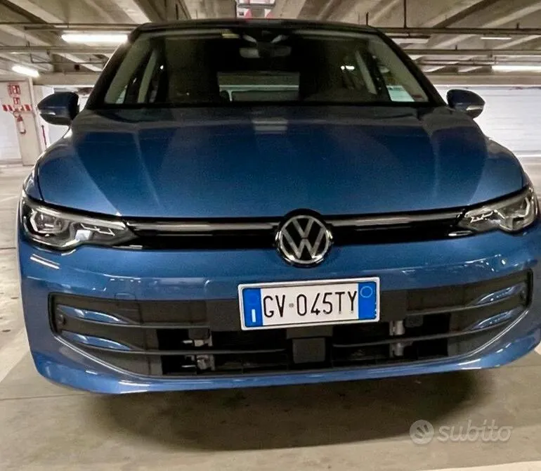 Volkswagen Golf 2024 photo 2