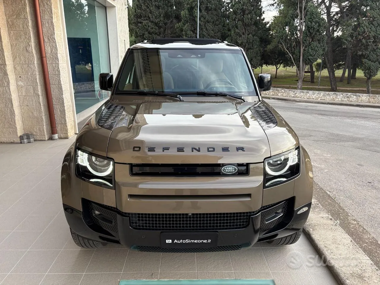 Land Rover Defender 2024 photo 2