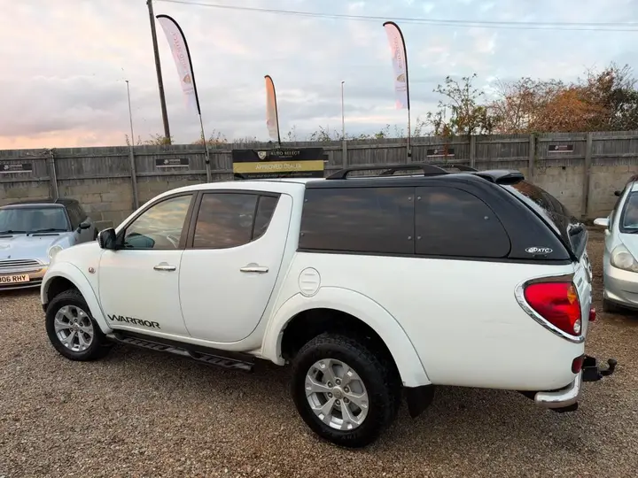 Mitsubishi L200 2012 photo 2