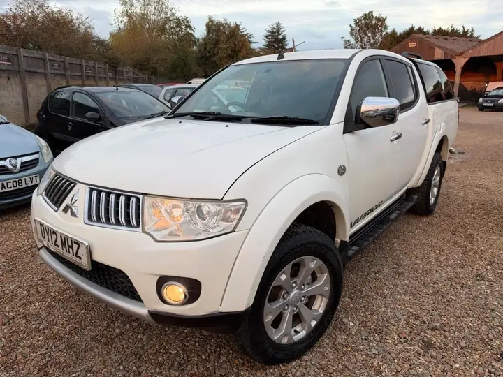 Mitsubishi L200 2012 photo 3