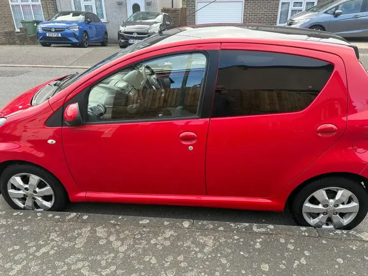 Toyota Aygo 2013 photo 2