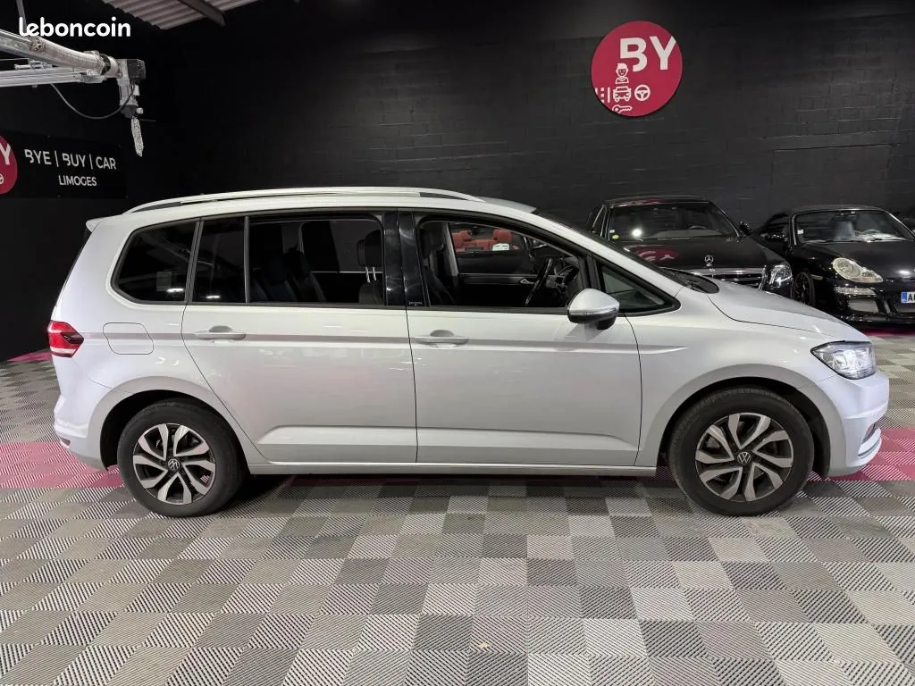 Volkswagen Touran 2023 photo 5