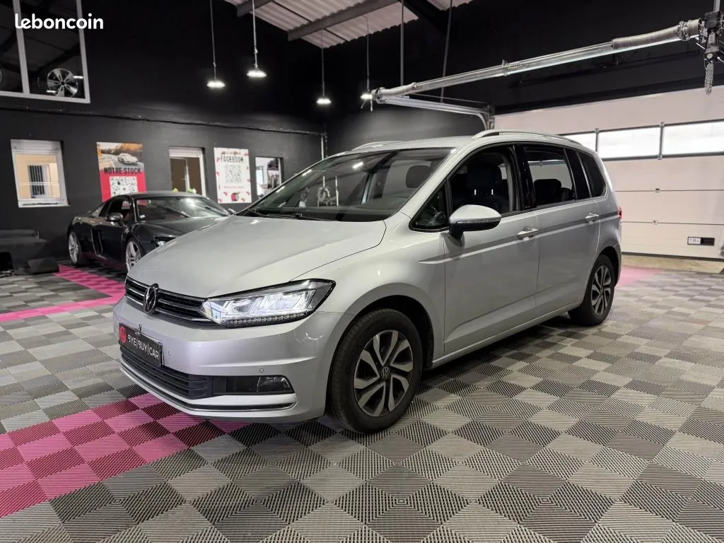 Volkswagen Touran 2023 photo 2