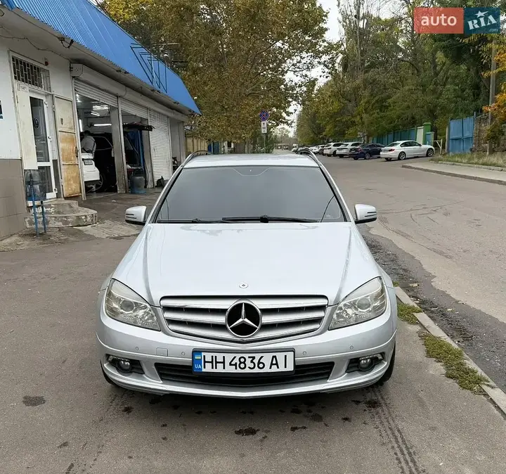 Mercedes-Benz C-Class 2009 photo 2