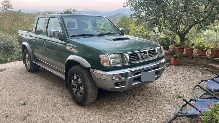Nissan Navara 2000 photo 2