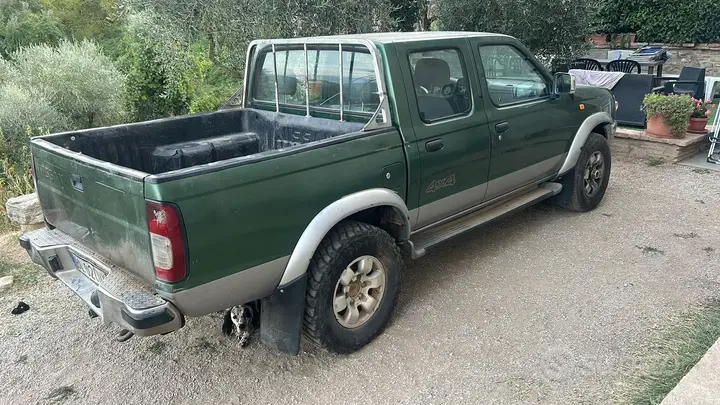 Nissan Navara 2000 photo 3
