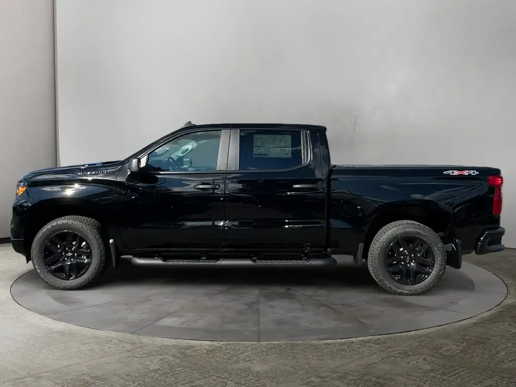 Chevrolet Silverado 1500 2026 photo 2