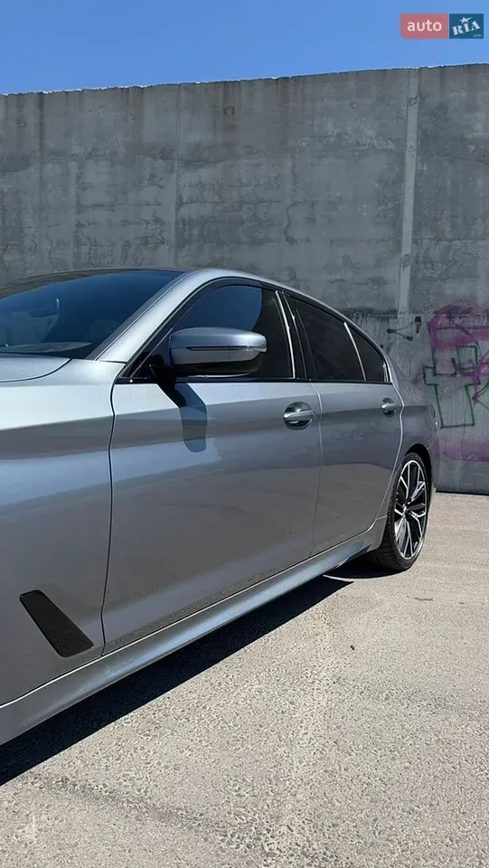 BMW 5 Series 2020 photo 5